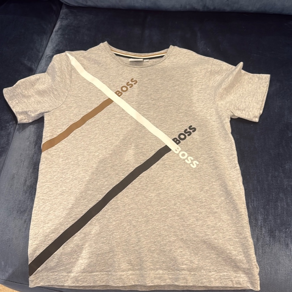 Boss boys tshirt 10yr 138cm
